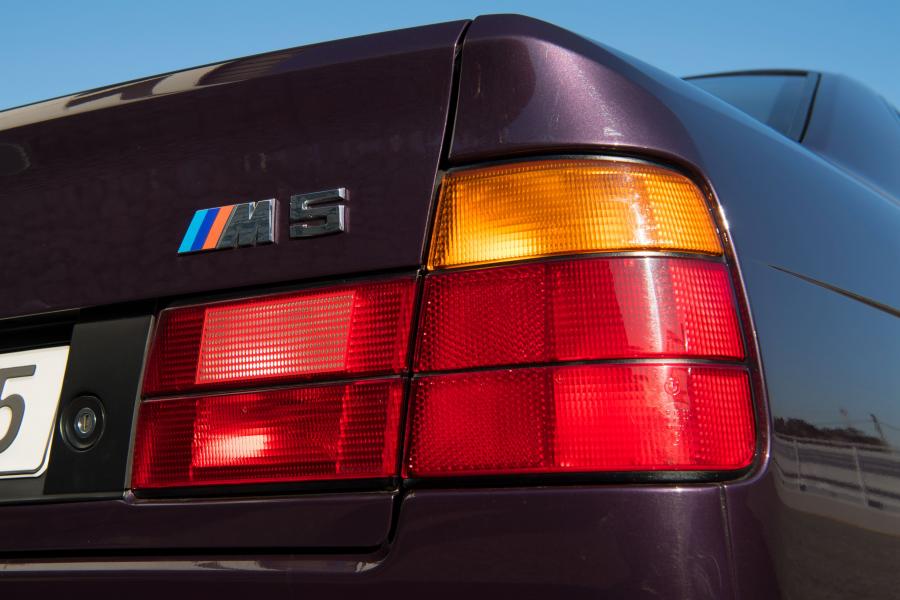 Детали экстерьера BMW M5 Sedan (E34) 1991 года  (WW) (фото 21 из 42)